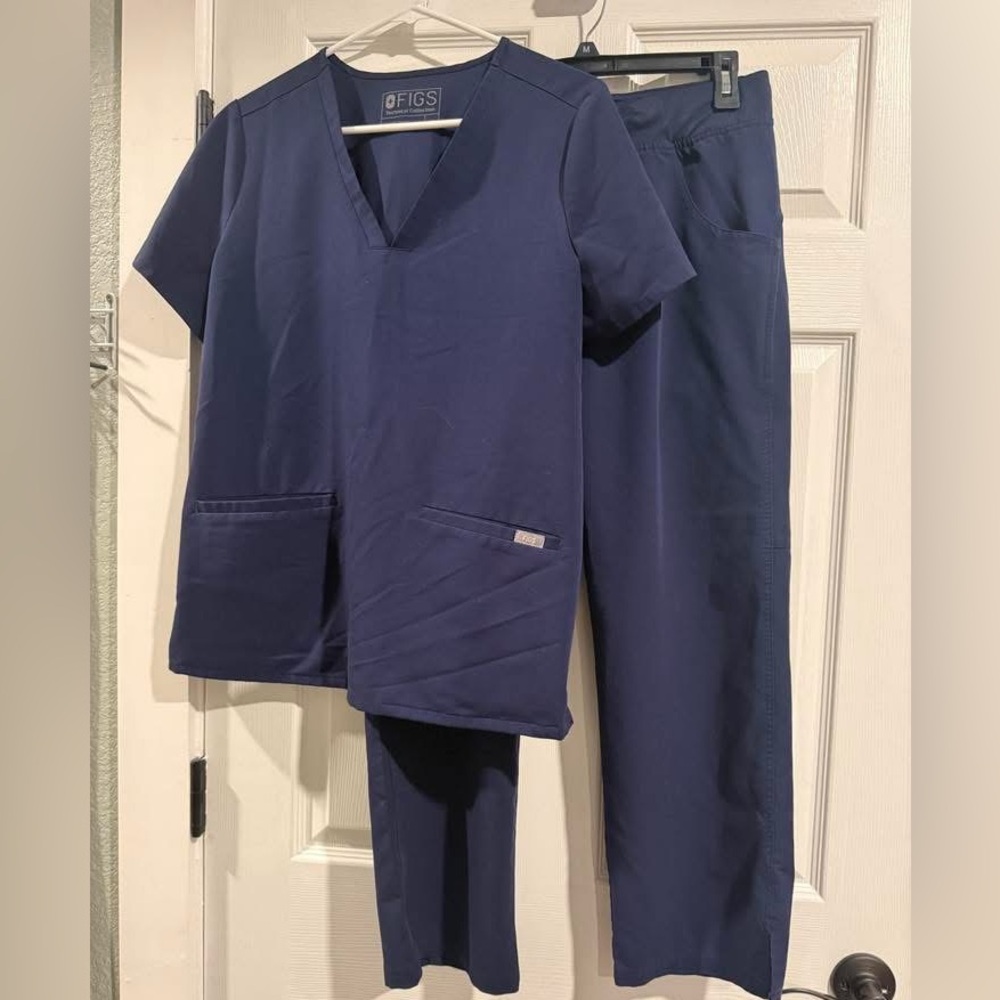 Figs Technical Collection Navy Scrub Set with elastic waistband